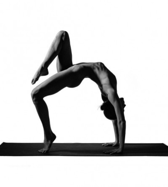 Naked Yoga, the Newest Trend?
