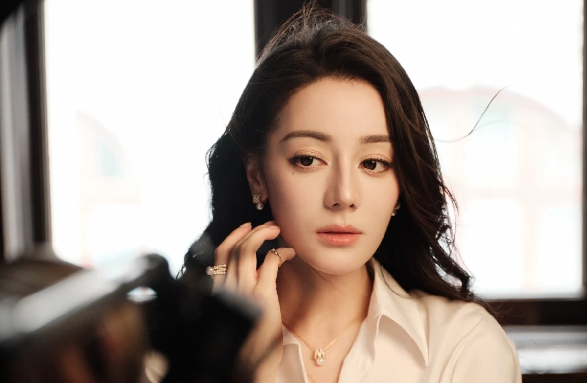 Dilraba’s bold new look with Mikimoto’s M collection