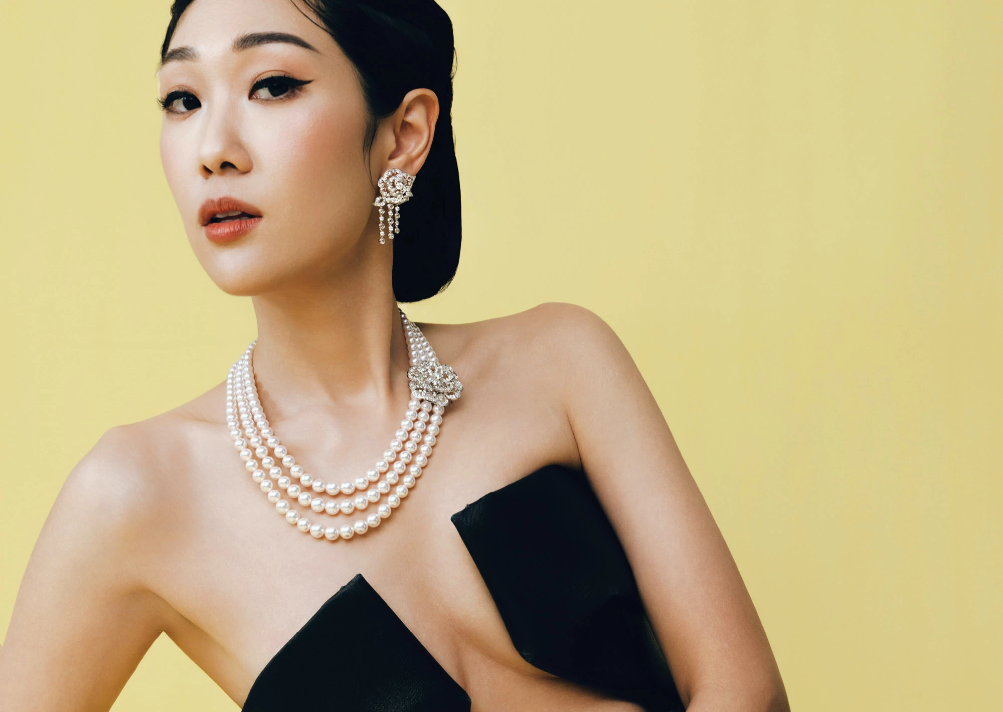 Mikimoto: Nat Kwan makes motherhood look good in pearls